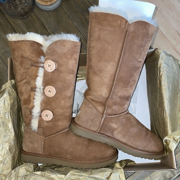 UGG Bailey Button Triplet Boot sz8 - Picture 5 of 8